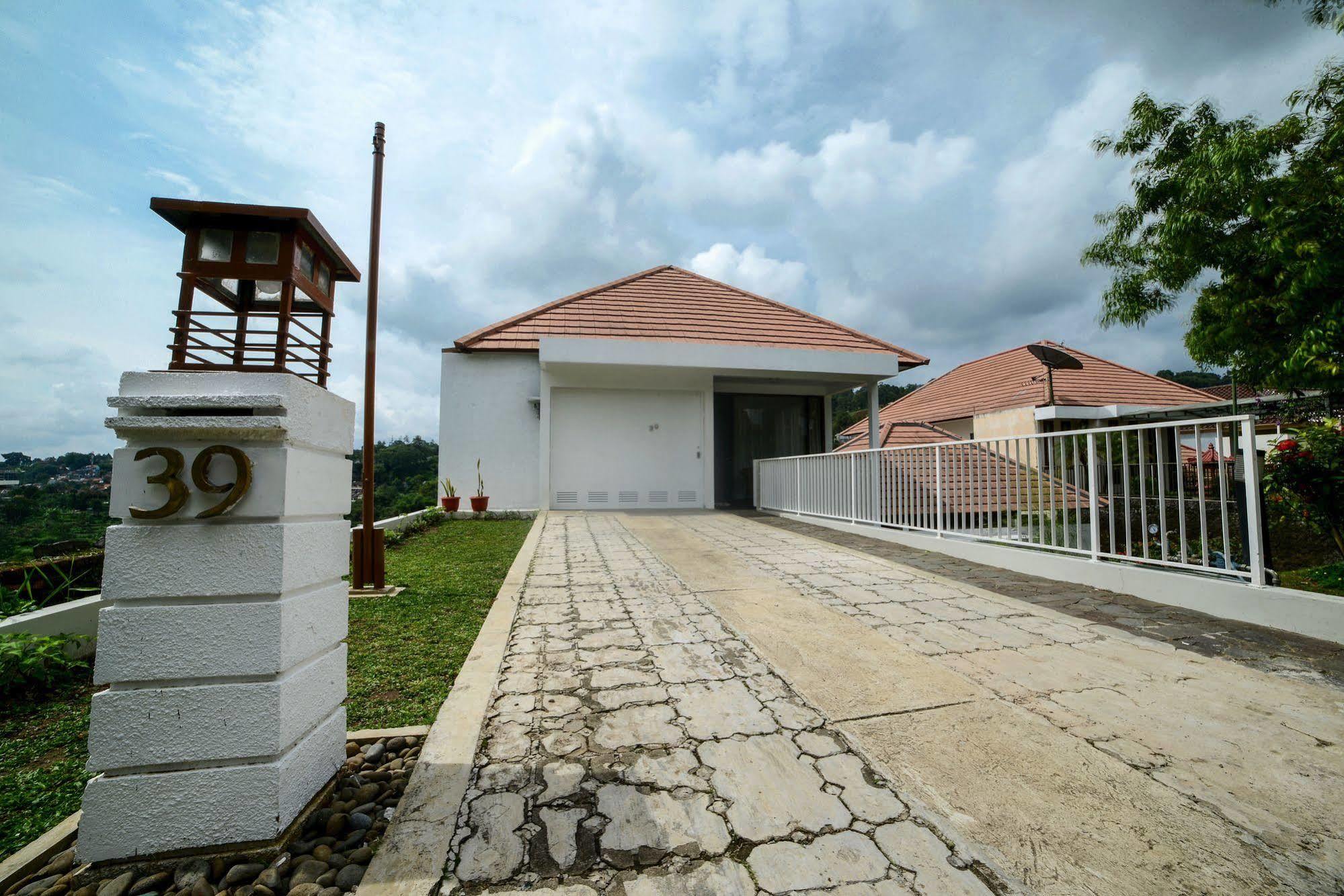 Villa Kencana Syariah Bandung Buitenkant foto
